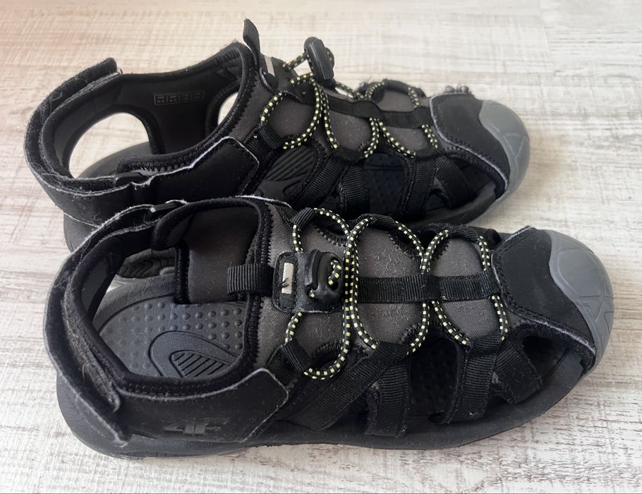 Маратонки АДИДАС - размер 37 1/3, цена -12 €, Сандали CMP, размер 37 , цена 10 €