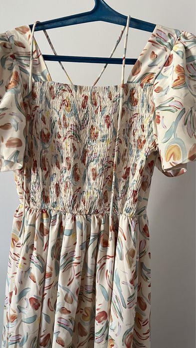 Легкое платье с цветочным принтом, одето один раз