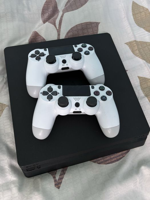Vand ps 4 mai multe detali in pv