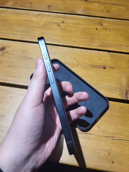 Iphone 16e продаю (Айфон)