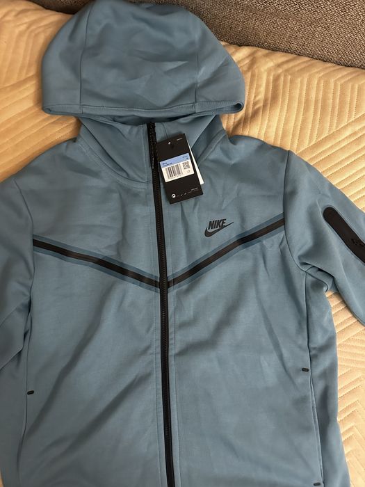 Продам найк tech  fleece новый