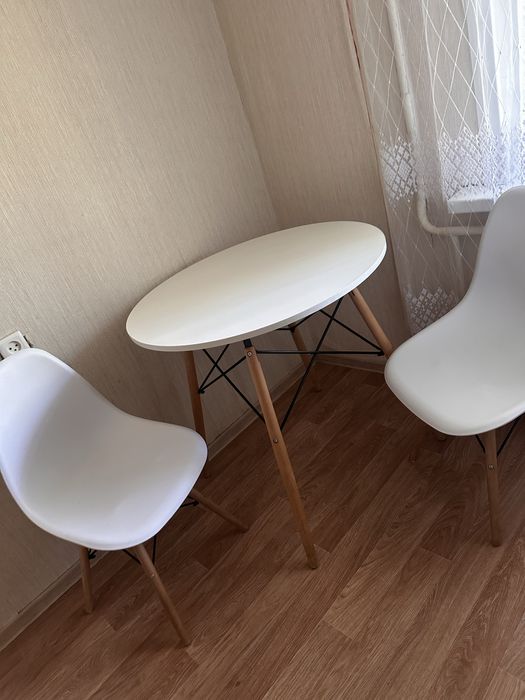 Продам стол со стульями БУ