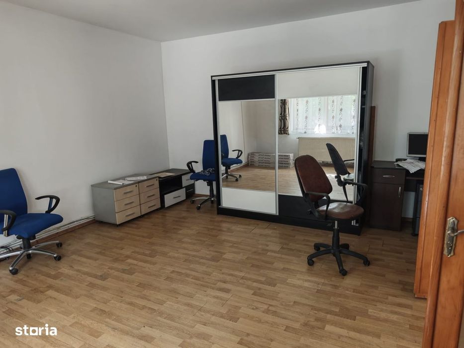Casă Spațioasă De Inchiriat – Exercițiu | Ideală Pentru Afacere