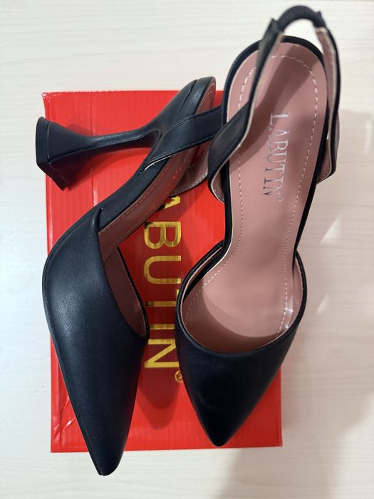 Черные туфли остроносые