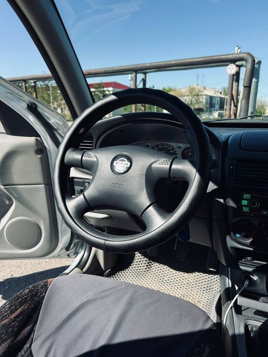 Nissan Almera 2000 год