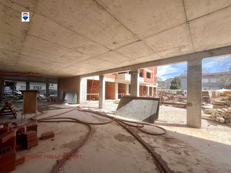 Продава се Офис в Русе, Родина 1 - 740 кв.м за 525 €/кв.м - Снимка #7