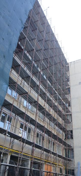 Schelă metalică de fațadă