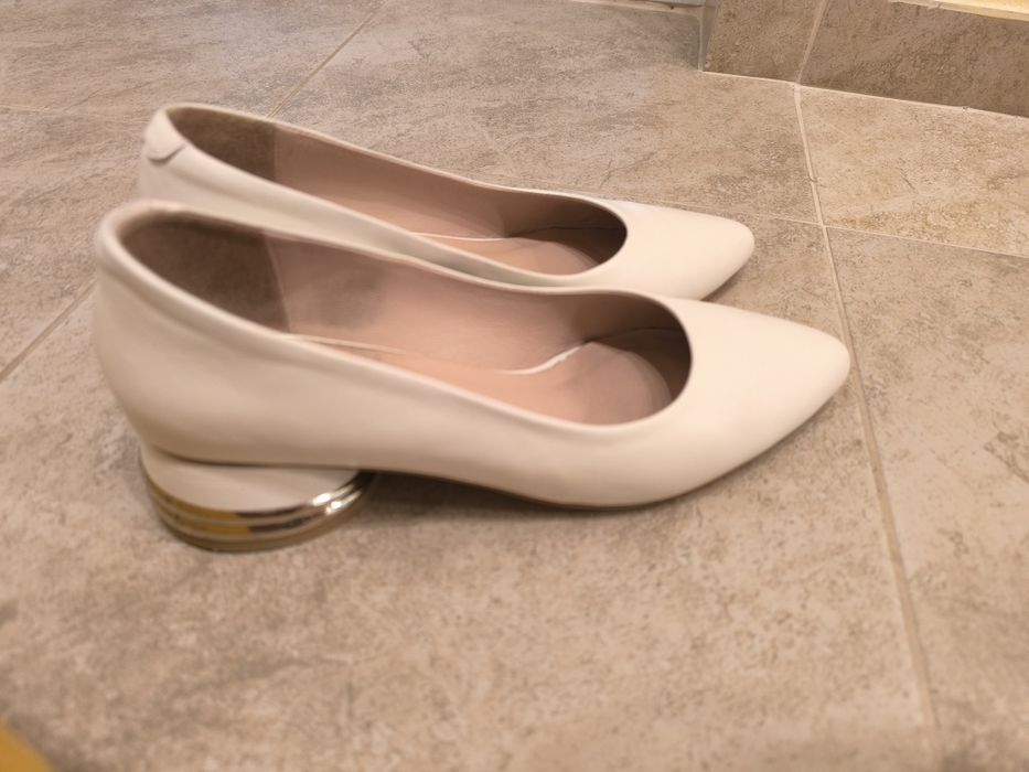 Дамски обувки Sara Pen и clarks