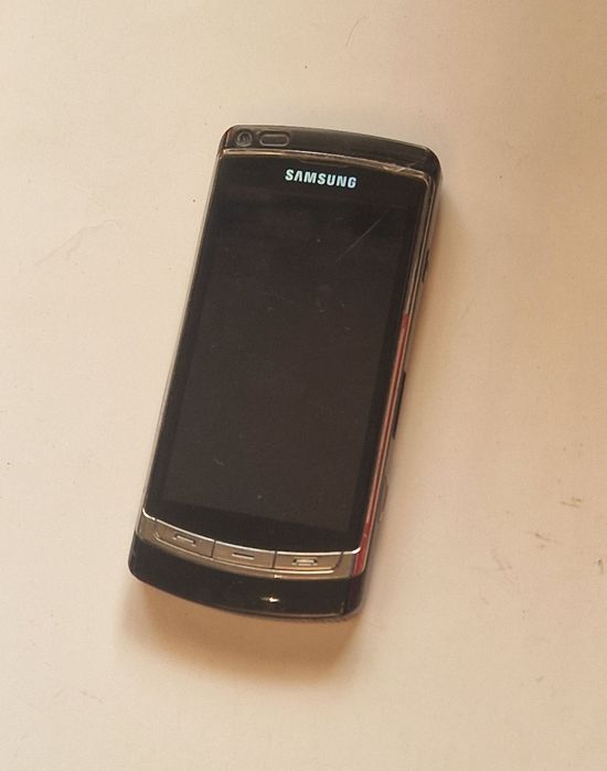 Telefon Nokia  si Samsung, fără capac la baterie