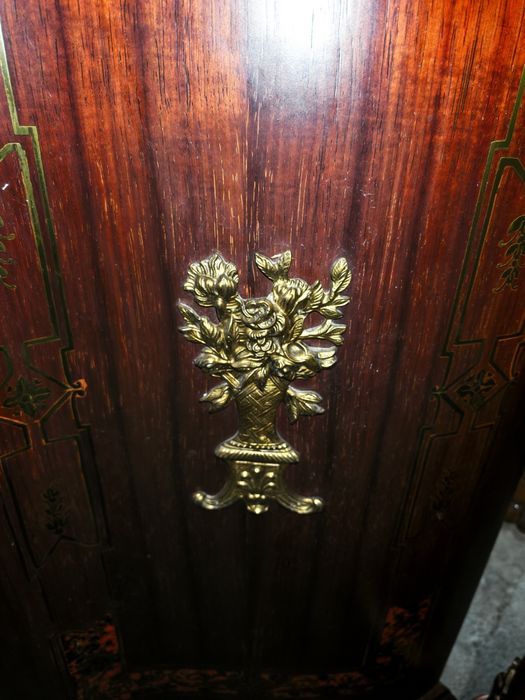 Антикварен шкаф стил Bulle