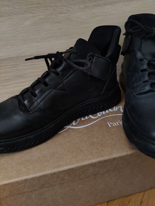 Ghete negre de piele