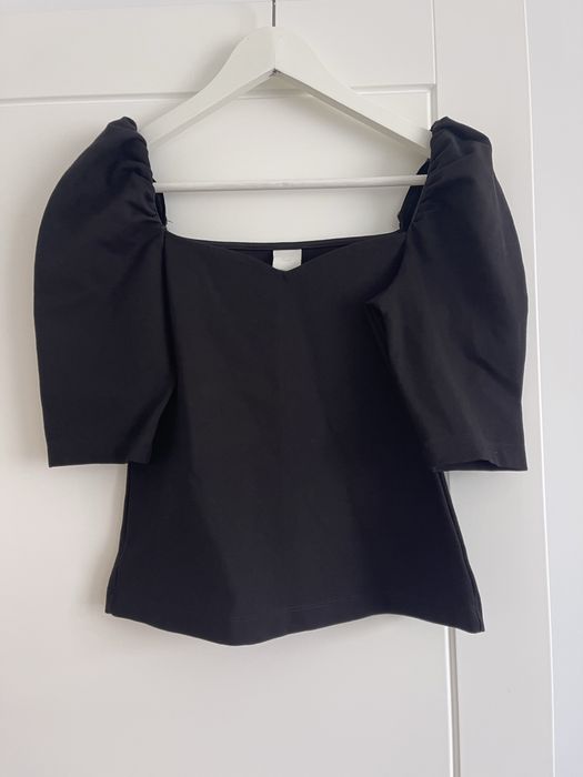 Top negru HM umeri supradimensionati
