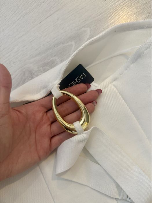 Нова бяла бандажна рокля