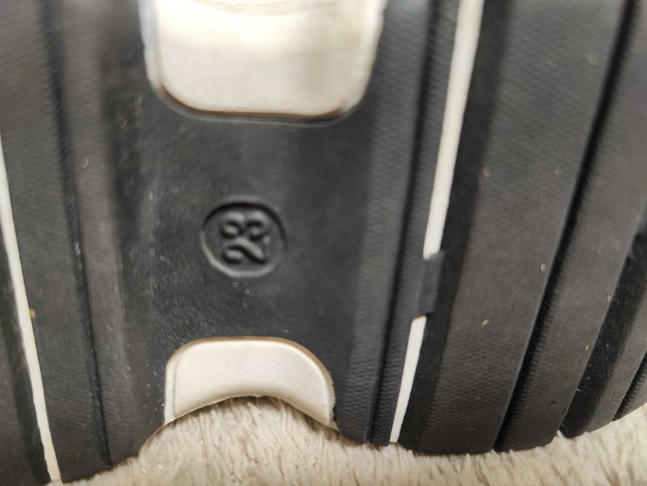 Ботинки новые на мальчика 23 размер