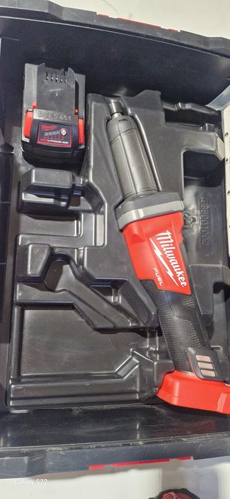Milwaukee biax ,autofiletanta pe acumulator
