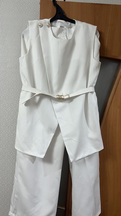 Костюм деловой белый