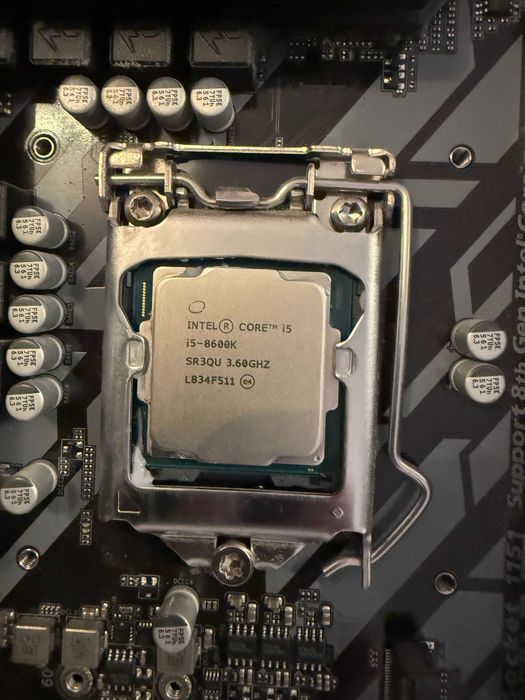 Kit i5 8600K 3.60GHz / GIGABYTE Z370 HD3 / 16GB DDR4 3200MHz / 1070Ti