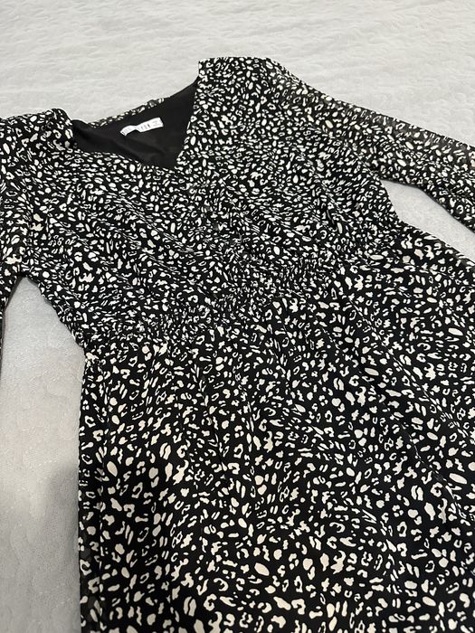 Платья 6 шт S-M, продам дешево