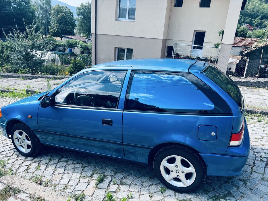Продавам Suzuki Swift 2000 г., бензин