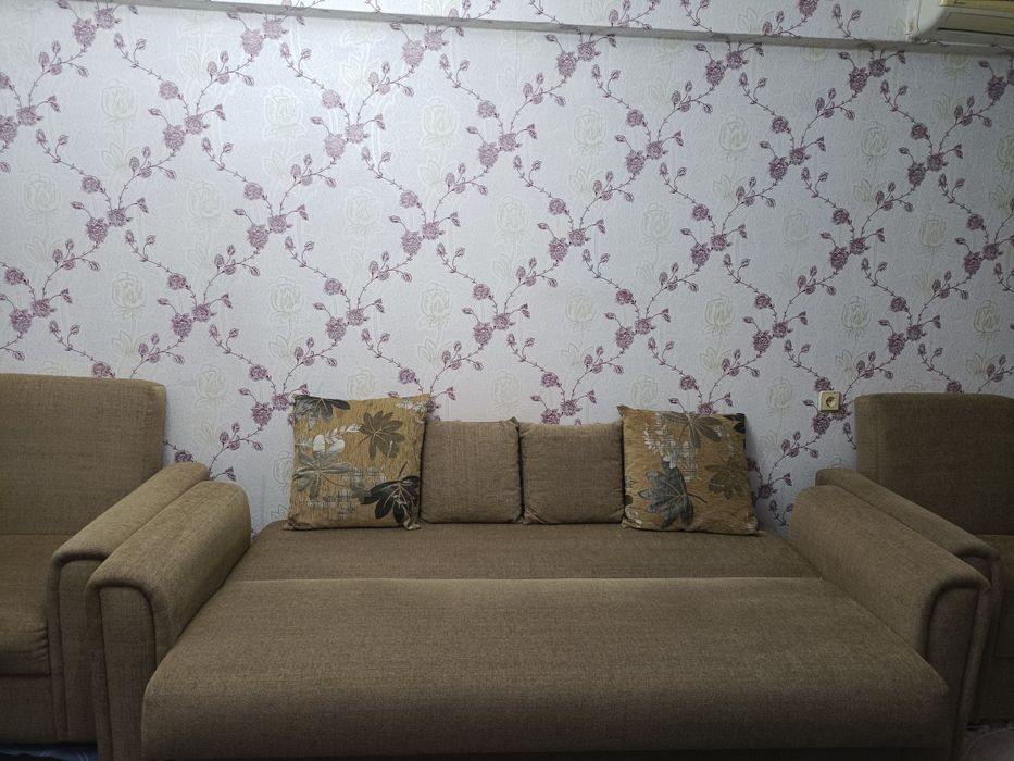 Диван  с креслами.