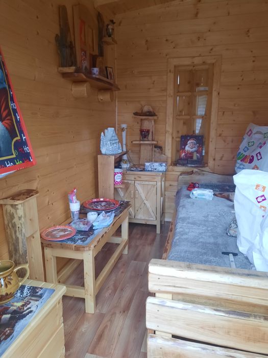 Cabanuta din lemn locuibila pe stoc