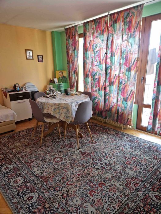 център - тристаен