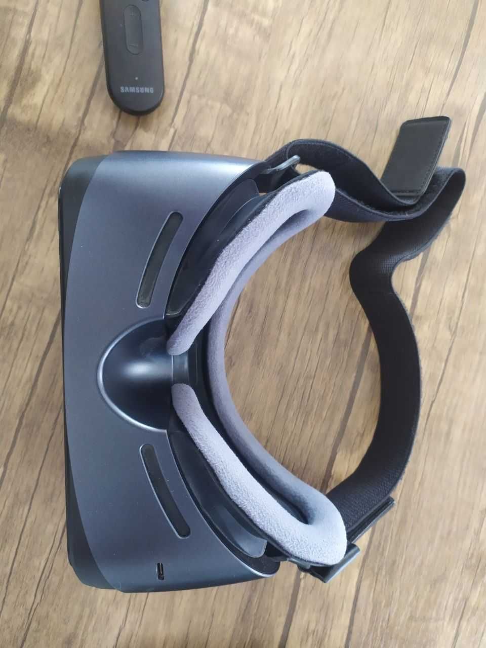 Gear VR SM-R324 +джойстик: 500 000 сум - Аксессуары и комплектующие Ташкент  на Olx