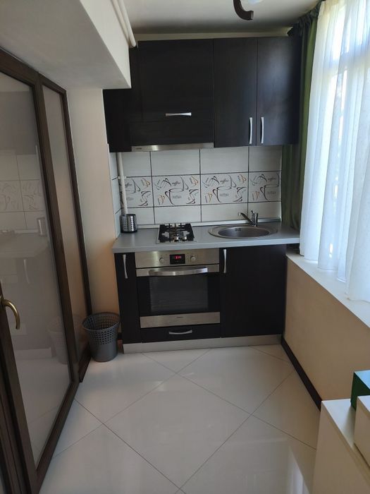 Închiriez apartament semidecomandat