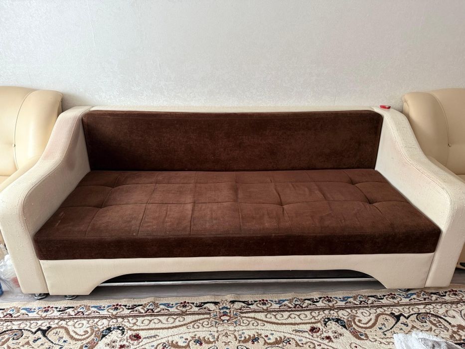 Продам диван раскладной и 2 кресла за 15.000 тенге.