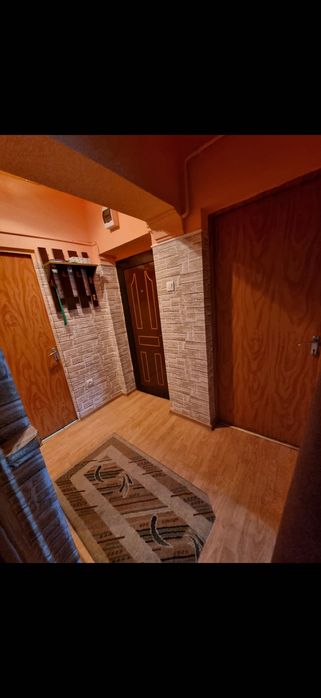 Închiriez apartament cu 2 dormitoare