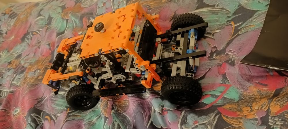 Ford Raptor de construit - tip Lego (copie dupa Lego) 1380+ piese