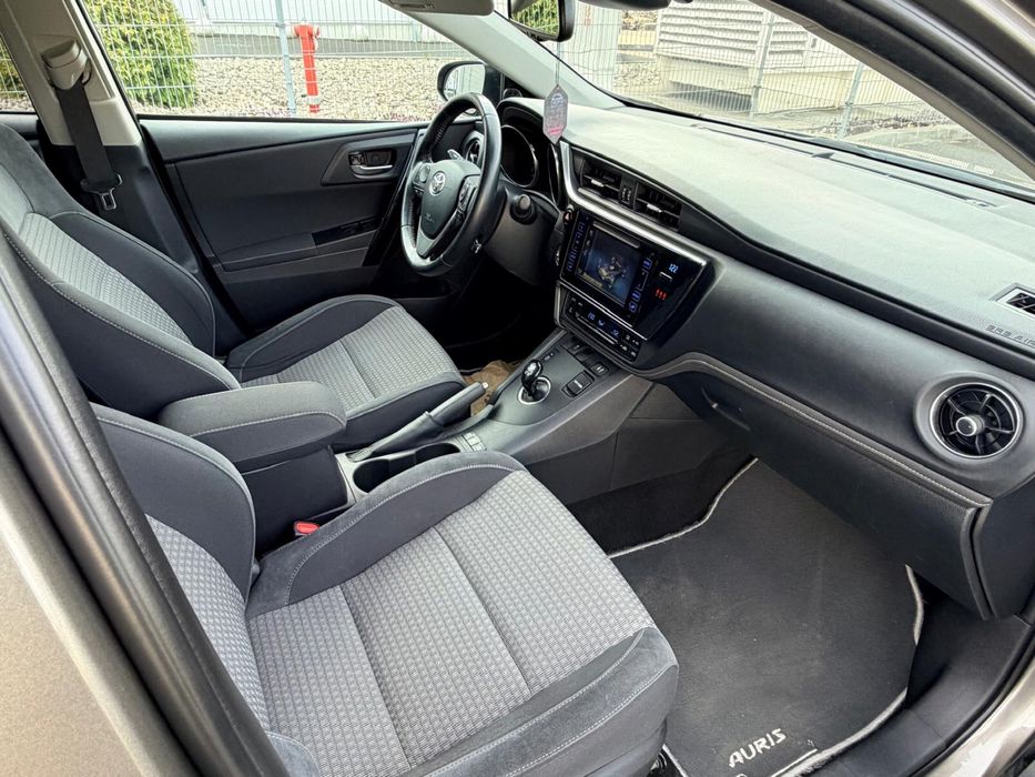 Toyota Auris Hybrid 1.8 Benzina automat 2019