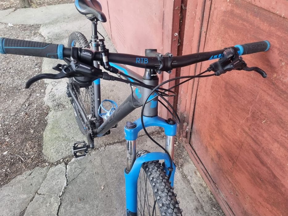 Vând bicicleta cube