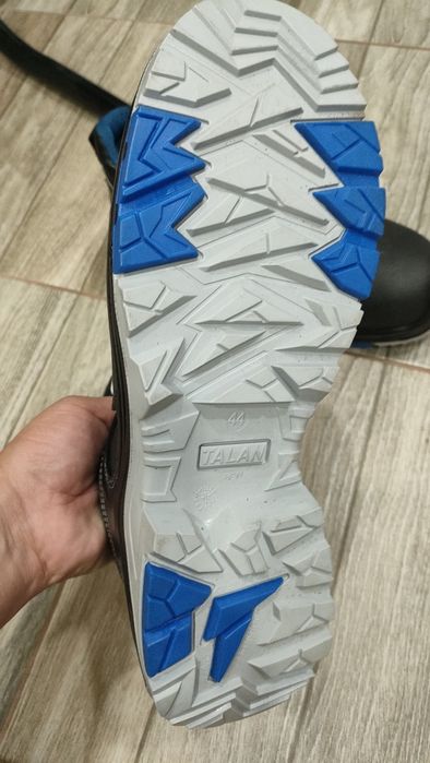 Спец обувь прдам