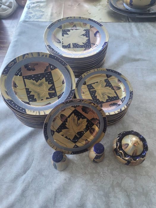 Сервиз с кленовыми листьями