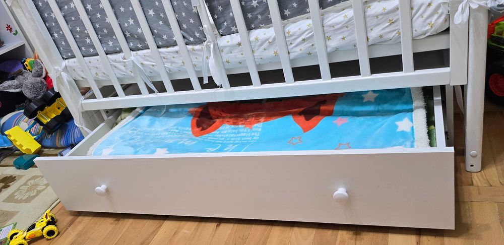 Детская кроватка с матрасом и с бортиками