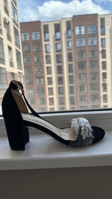 Продам новые туфли