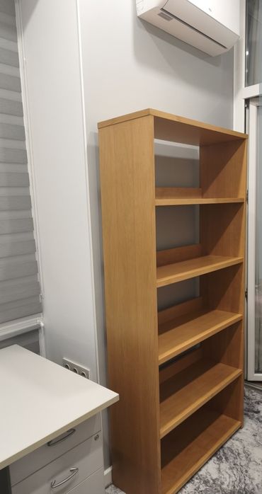 Прочный стильный стеллаж