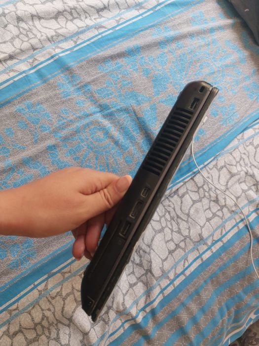 Hp noutbuk sotiladi holati zur qiz bola ishlatgan