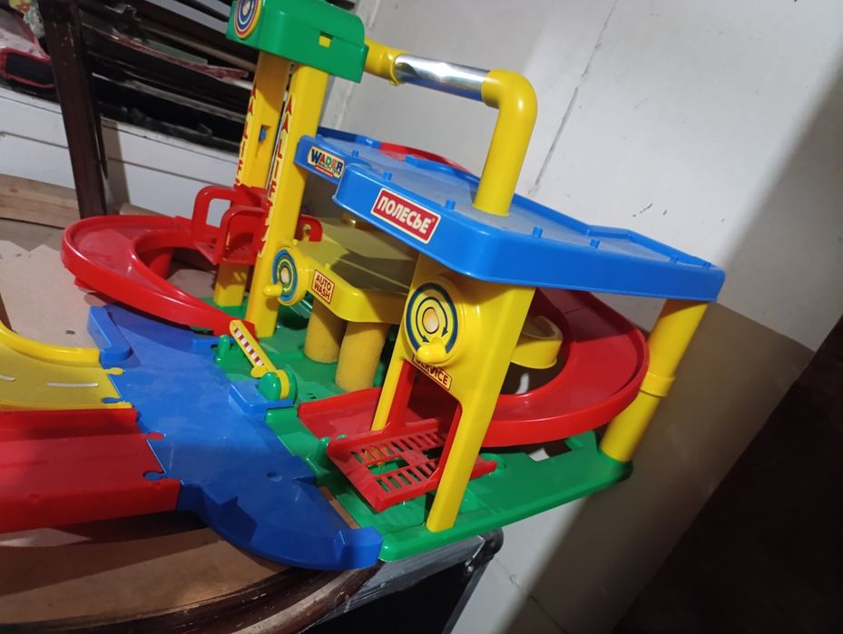 Игрушка гараж машинки дорога