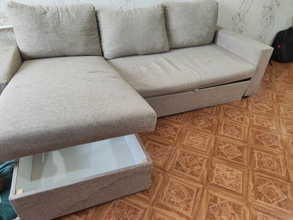 Продаю угловой диван