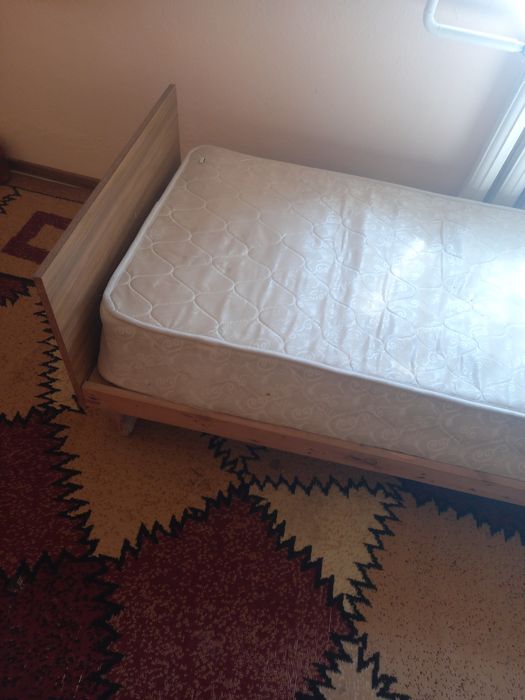 Divan sotiladi holati o'rtacha matrasi bilan birga 100.000