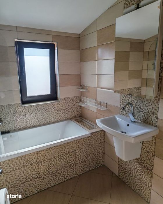 Apartament 4 camere, cartier Intre Lacuri, loc de parcare