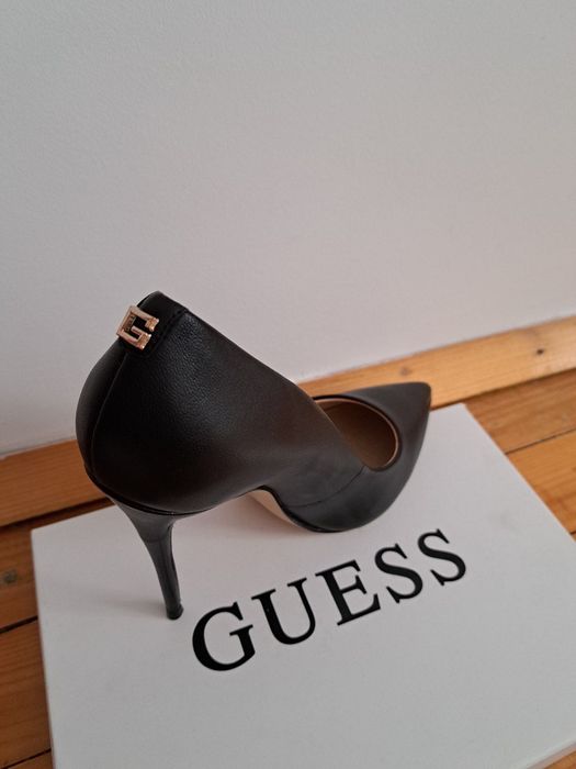 Guess дамски обувки на висок ток