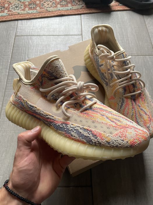 Yezzy Boost 350 V2 Mărimile 37 1/3, 38, 39 1/3, 41 1/3, 42, 42 2/3, 43 1/3
