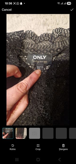 bluză neagră elegantă cu decolteu și manșete din  dantela