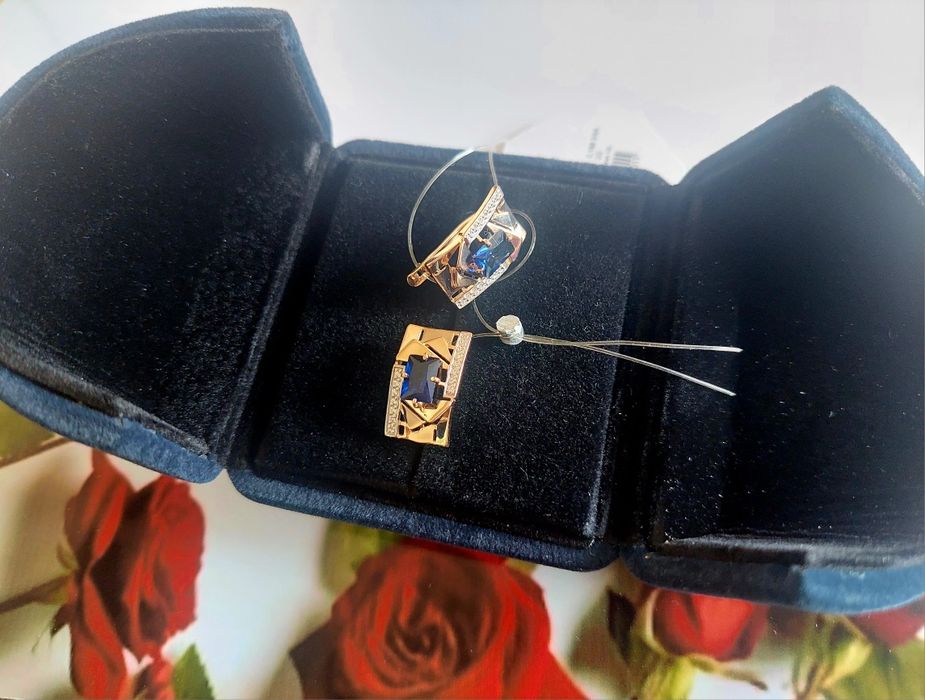 Золотые серьги с бриллиантами