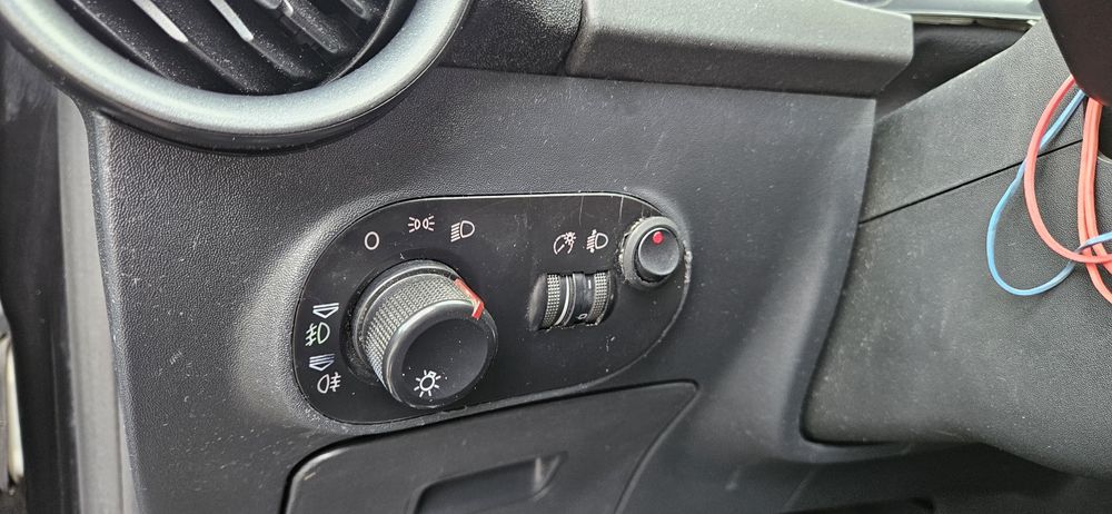 Vand sau dezmembrez seat ibiza 1.9 tdi AXR