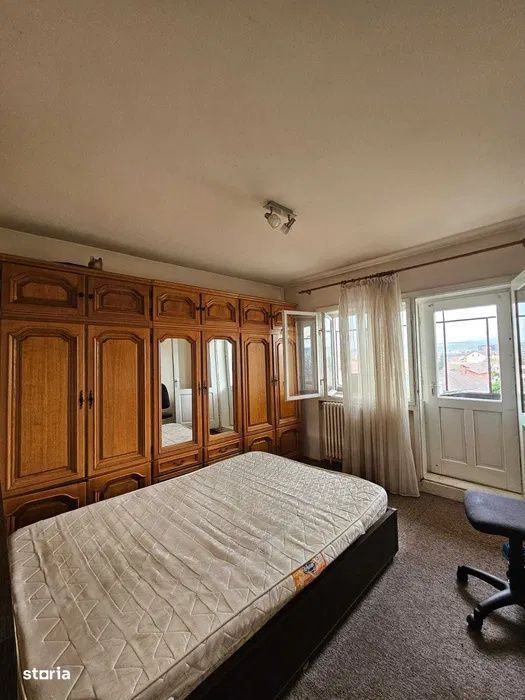 Apartament 3 camere, decomandat, 70 mp, loc de parcare