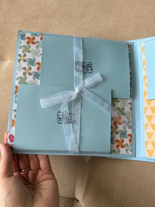 Албум за снимки - името отпред може да се смени.